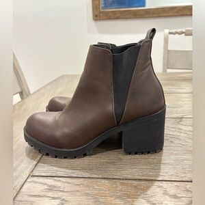 Women’s size 7.5 booties